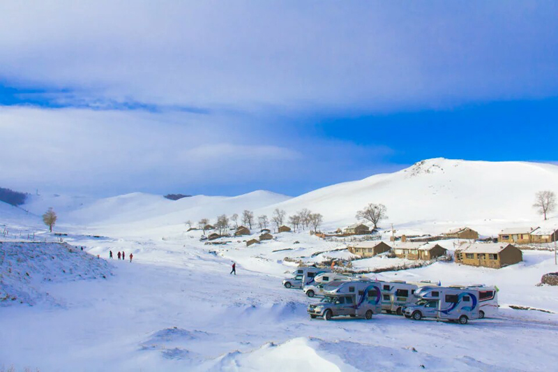 踏雪前行，房車也能雪地越野