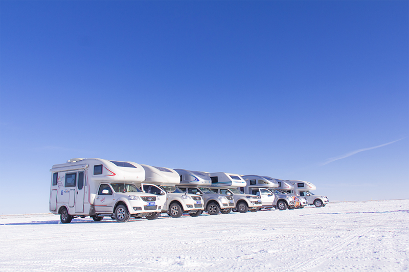 踏雪前行，房車也能雪地越野